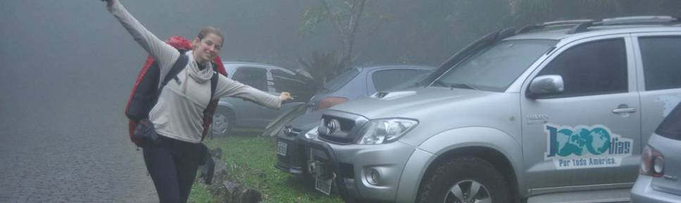 Após 30 km e três dias na montanha, o feliz reencontro com a nossa Fiona, no Parque Nacional da Serra dos Órgãos, no Rio de Janeiro, portaria de Teresópolis
